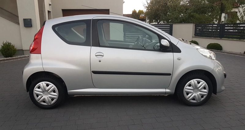 Peugeot 107 cena 8999 przebieg: 200000, rok produkcji 2008 z Olesno małe 254